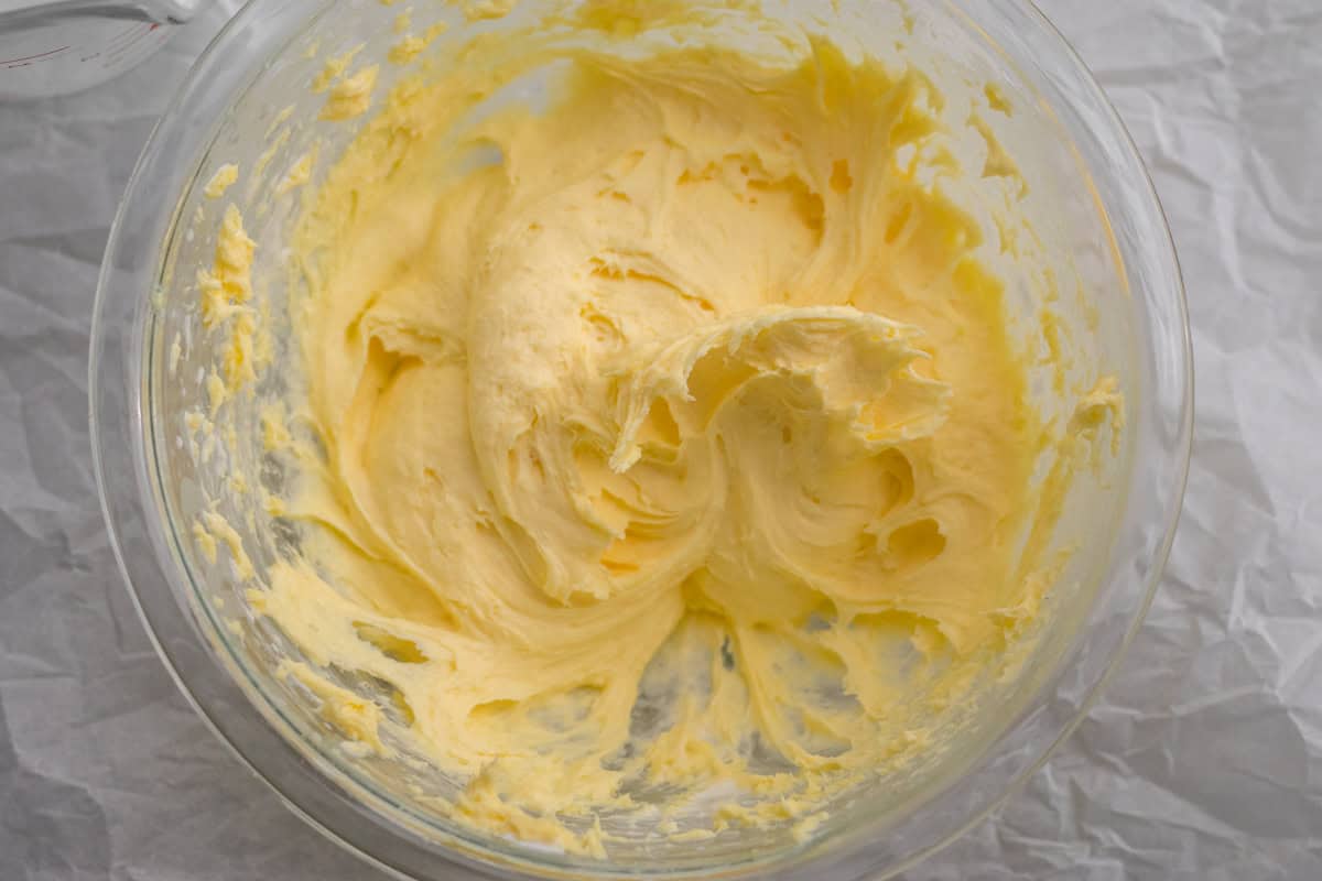 a glass bowl of vanilla mousse.