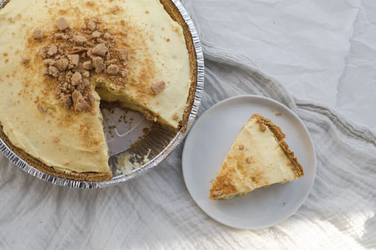 Vanilla Pudding Pie with Graham Cracker Crust • Simple Gray TShirt