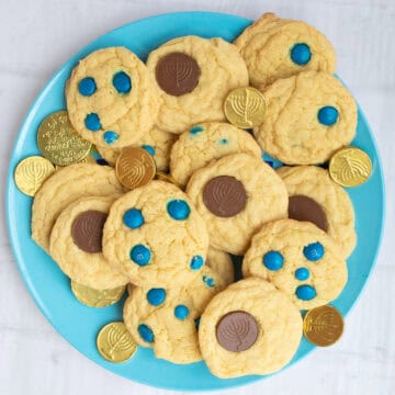 hanukkah cookies with chocolate gelt and m&ms.
