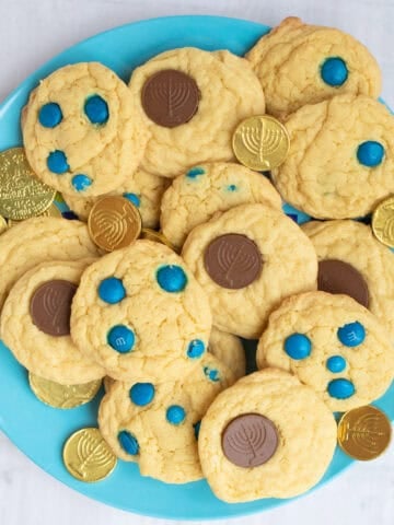 hanukkah cookies with chocolate gelt and m&ms.