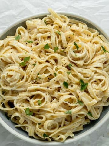 Fettuccine alfredo in serving bowl.