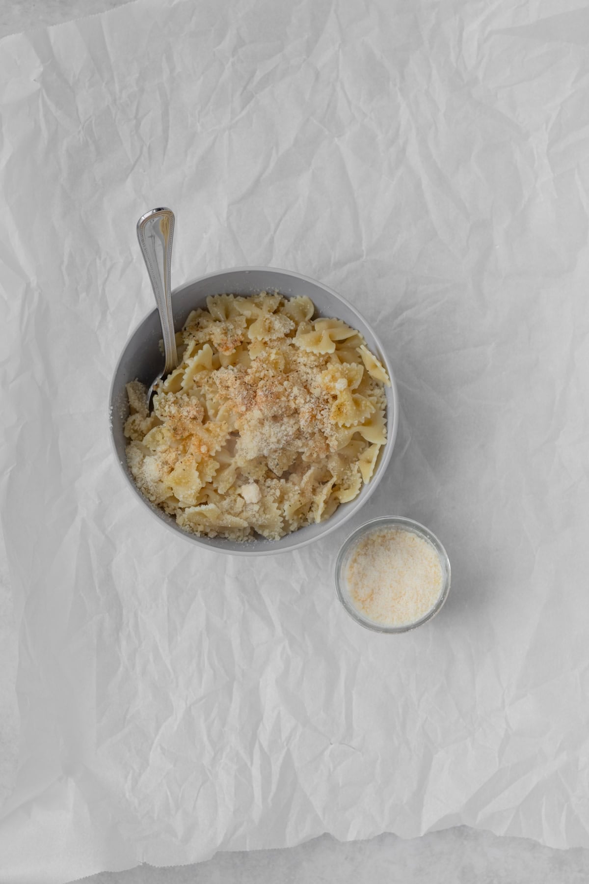pasta being tossed with seasonings.