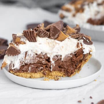 chocolate peanut butter cup pudding pie on a white plate.